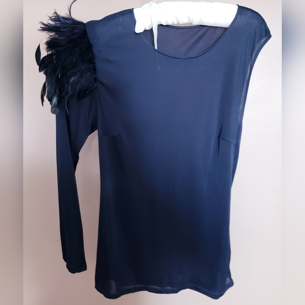 One Sleeves With Peacock Feathers On The Should Black Sz Small